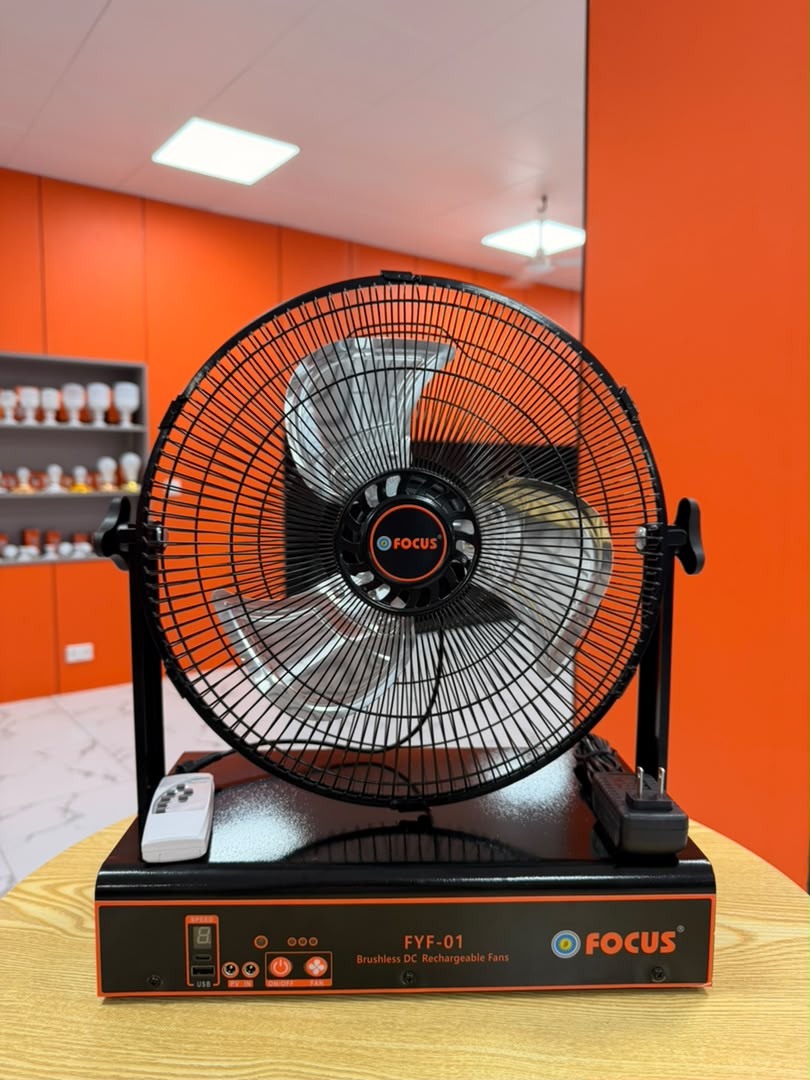 BRUSHLESS DC RECAHARGEABLE FAN